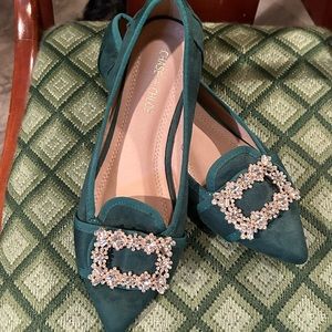 Chase & Chloe green velour size 9